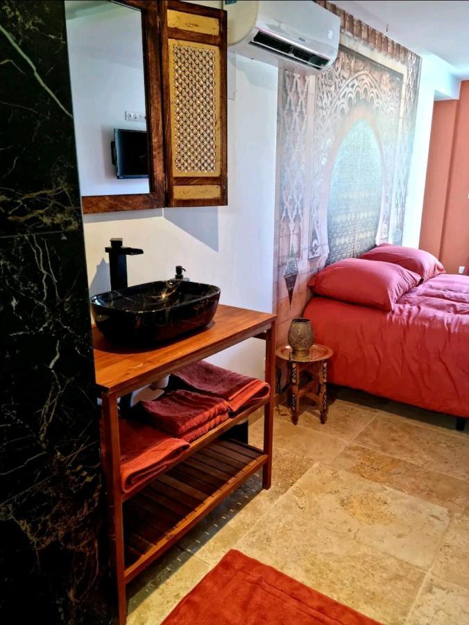 Suite Jaccuzzi En Camargue Port-Saint-Louis-du-Rhone Exteriér fotografie