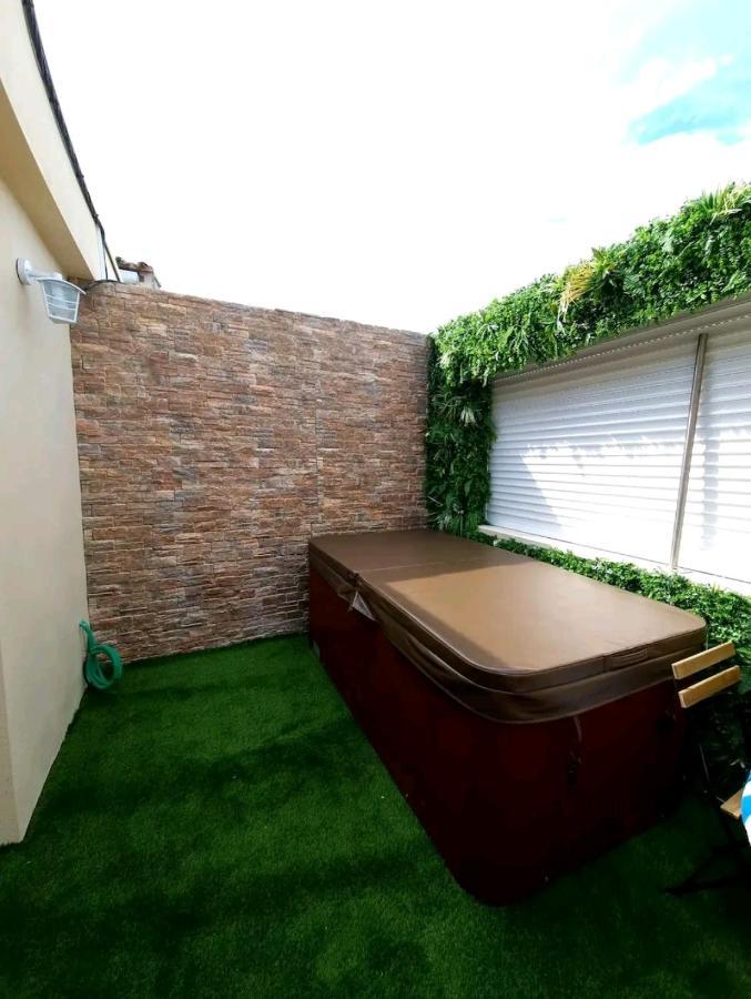 Suite Jaccuzzi En Camargue Port-Saint-Louis-du-Rhone Exteriér fotografie
