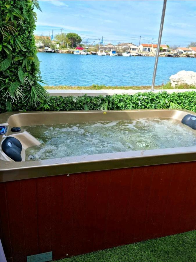 Suite Jaccuzzi En Camargue Port-Saint-Louis-du-Rhone Exteriér fotografie