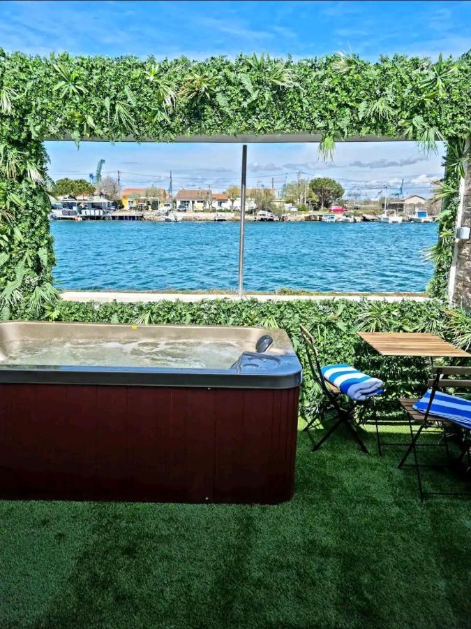 Suite Jaccuzzi En Camargue Port-Saint-Louis-du-Rhone Exteriér fotografie